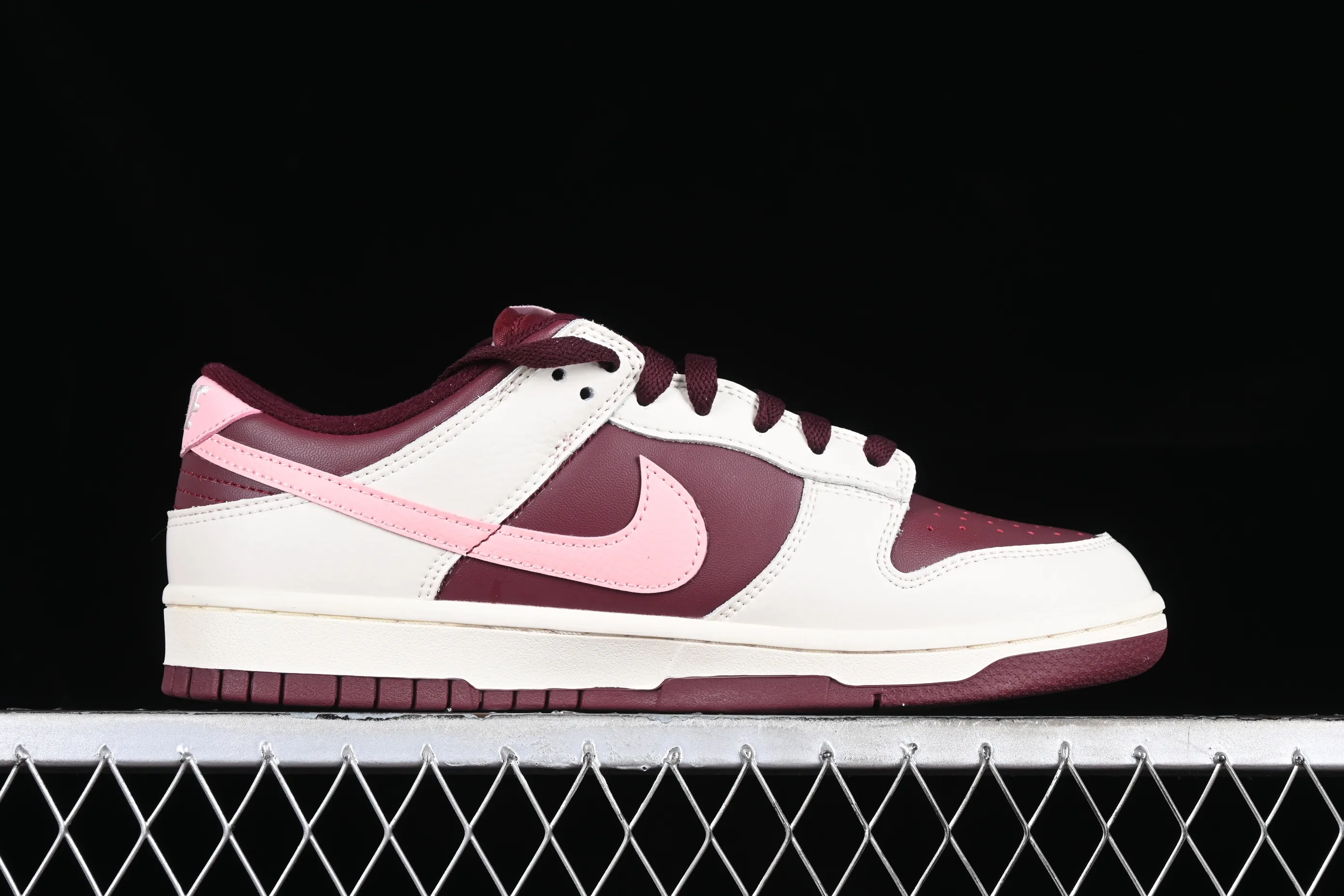 All Categories Nk SB Dunk Series Nk SB Dunk Low Low-top sneakers Nk Dunk Low Burgundy Valentine's Day SB low-top sports and leisure sneakers DR9705-100